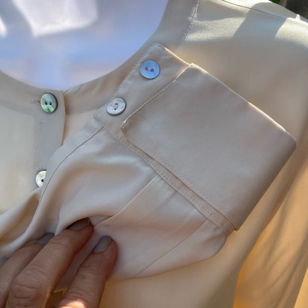 Ann Taylor Blouse Long Sleeve Button Down cream 4P - Picture 3 of 6